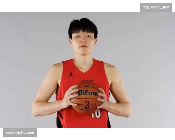 杨瀚森防守短板明显但进攻稳定心态成熟展现出积极表现 杨瀚森防守短板明显但进攻稳定心态成熟展现出积极表现